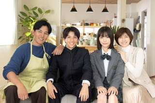 内田有紀&要潤「ちはやふる めぐり」で當真あみ演じる主人公の両親役に! 家族写真を公開