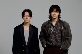 綾野剛&亀梨和也、ブレることなき信頼関係がもたらす相乗効果【「でっちあげ 殺人教師と呼ばれた男」インタビュー】